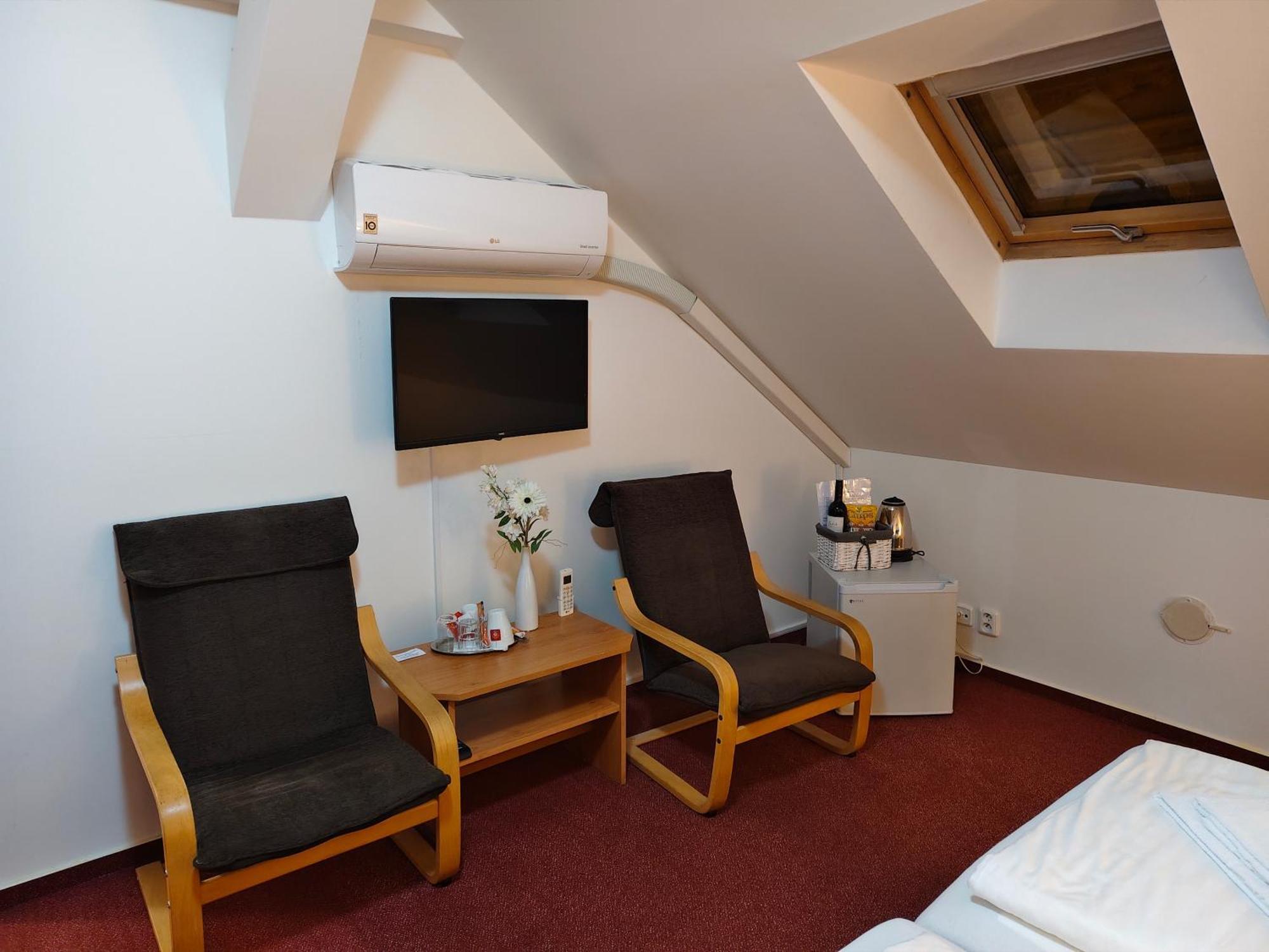 Hotel Bily Konicek Trebon Ngoại thất bức ảnh