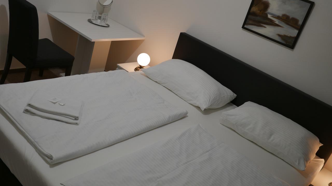 Hotel Bily Konicek Trebon Ngoại thất bức ảnh