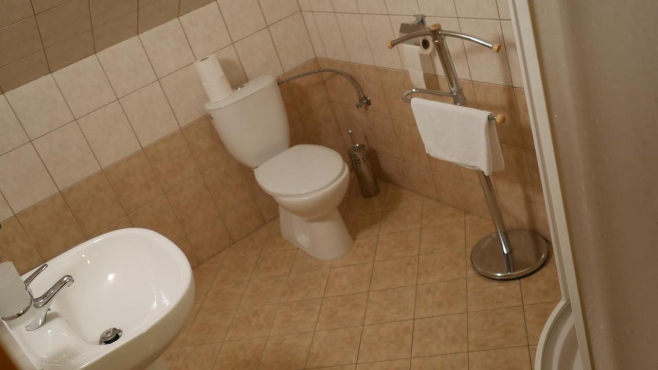 Hotel Bily Konicek Trebon Ngoại thất bức ảnh